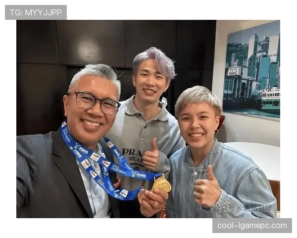 假设石宇奇周末逛街被认出，店员是先求合影还是先盯着他刷卡